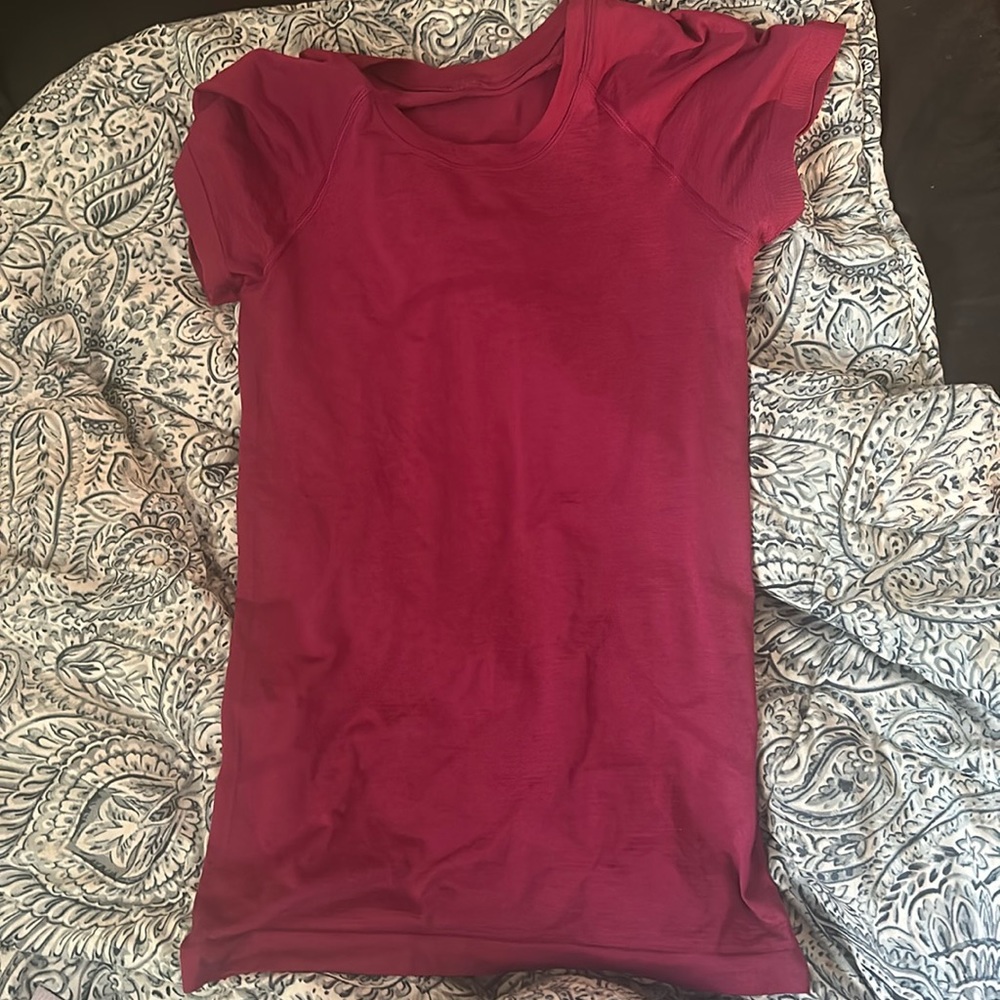 Lululemon size 4 magenta colored athletic wear tee